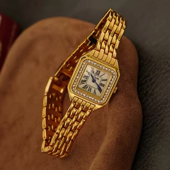 Panthere Classic Gold Crystal Stainless Steel Gold Watch - Picture 16 of 17